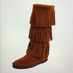 Minnetonka Calf Hi 3-Layer Fringe Boot